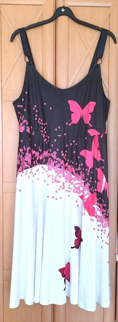 Leuke tricot jurk met mooie vlindertjes en taille - mt 48, Kleding | Dames, Grote Maten, Nieuw, Jurk, Blauw, Ophalen of Verzenden