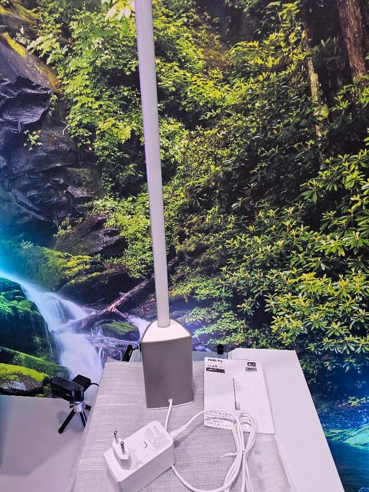 Philips Hue Signe White and Color Ambiance tafellamp., Huis en Inrichting, Lampen | Tafellampen, Zo goed als nieuw, 50 tot 75 cm