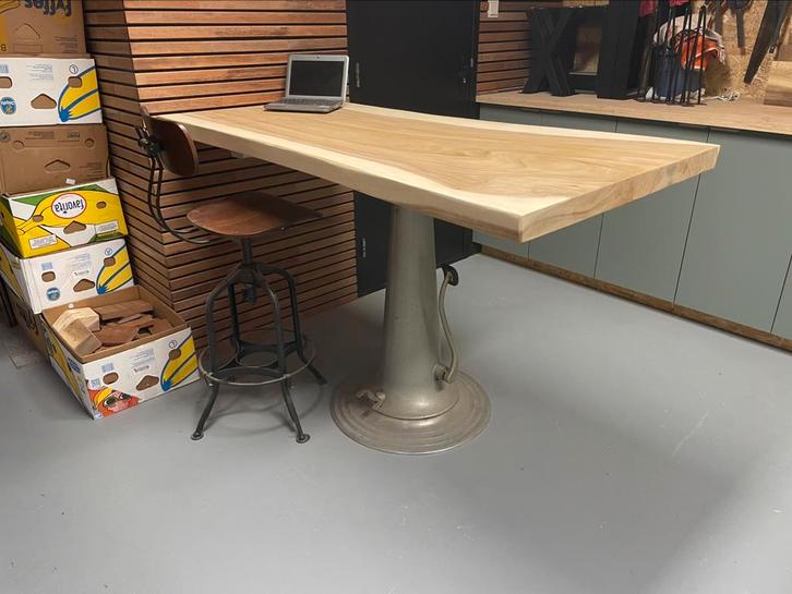 Statafel, bartafel in hoogte verstelbaar Suar boomstamblad, Huis en Inrichting, Tafels | Statafels, Nieuw, In hoogte verstelbaar