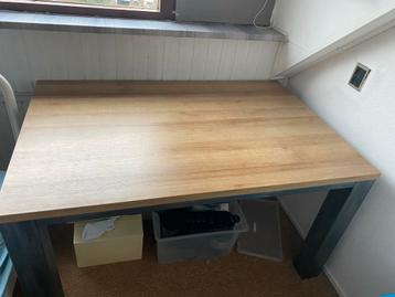 Eettafel fineer houtlook 138x90cm beschikbaar voor biedingen