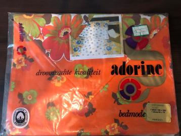 Kleurrijk vintage beddenset beschikbaar voor biedingen