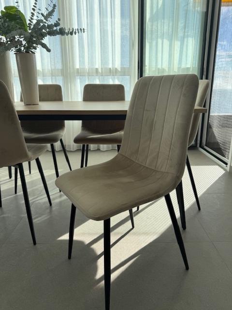 4 eetkamerstoelen – nette staat – alleen ophalen Benidorm, Huis en Inrichting, Stoelen, Zo goed als nieuw, Vier, Stof, Overige kleuren