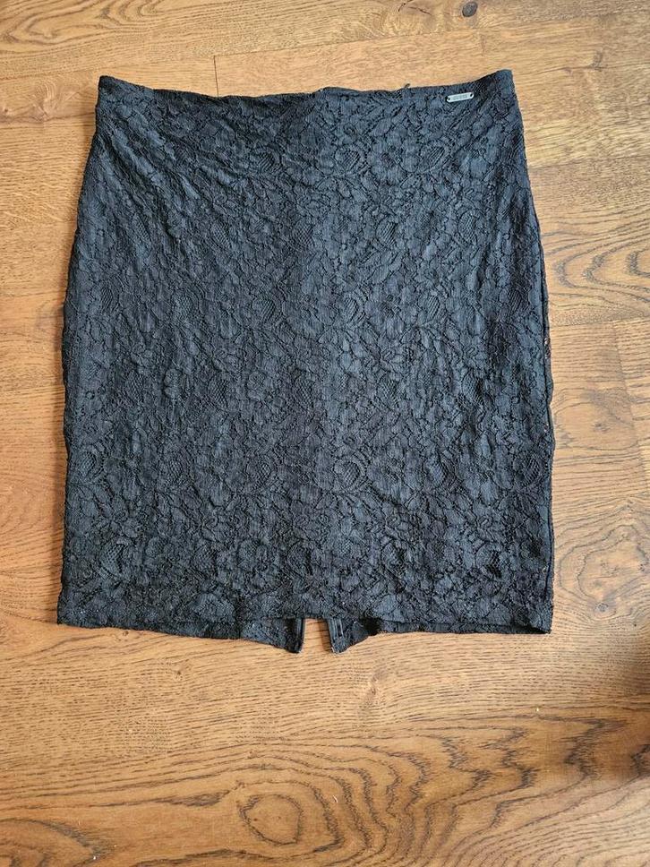 GUESS rok, Kleding | Dames, Rokken, Zo goed als nieuw, Maat 42/44 (L), Zwart, Boven de knie, Ophalen of Verzenden