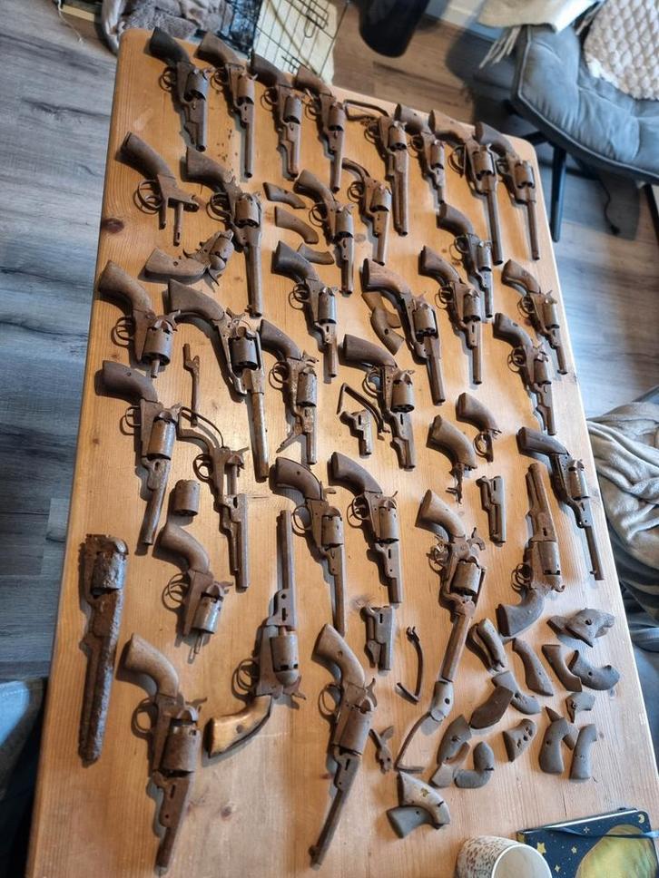 Grote Collectie Antieke Revolvers - Colt enz., Antiek en Kunst, Antiek | Overige Antiek, Ophalen of Verzenden