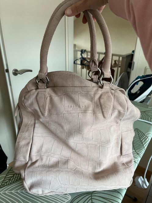 Liebeskind Berlin schoudertas / handtas lichtroze suede, Sieraden, Tassen en Uiterlijk, Tassen | Damestassen, Zo goed als nieuw
