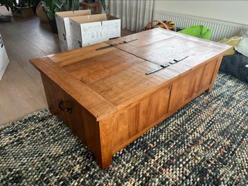 Salontafel met opbergruimte beschikbaar voor biedingen