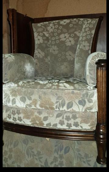 Klassiek eiken fauteuils met bank beschikbaar voor biedingen