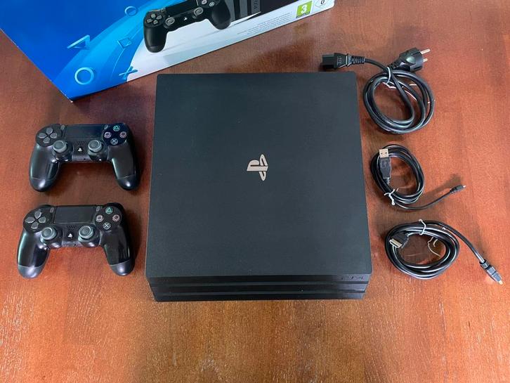Sony - PlayStation 4 Pro - 1TB, Spelcomputers en Games, Spelcomputers | Sony PlayStation 4, Zo goed als nieuw, Pro, 1 TB, Met 2 controllers