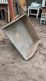 Oude metalen bak, Ophalen