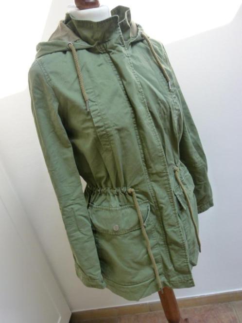 Groene halflange jas Clockhouse maat 38 M, Kleding | Dames, Jassen | Zomer, Zo goed als nieuw, Maat 38/40 (M), Groen, Ophalen of Verzenden
