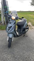 Piaggio zip brom, Fietsen en Brommers, Scooters | Piaggio, Ophalen, Maximaal 45 km/u, Zip, Zo goed als nieuw