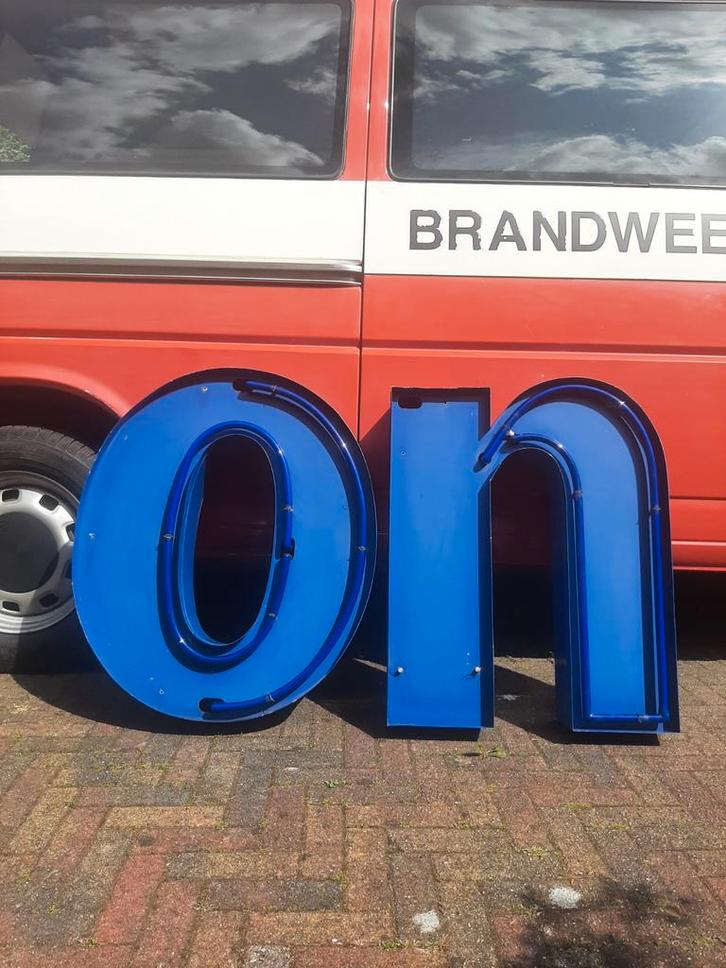 ON neon verlichting doosletters, Huis en Inrichting, Lampen | Wandlampen, Ophalen