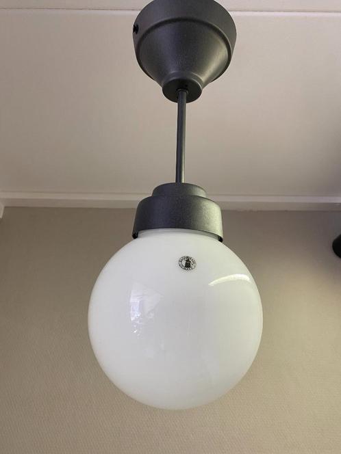 2x Vitemolla hanglamp antraciet met melkglas, Huis en Inrichting, Lampen | Hanglampen, Zo goed als nieuw, Minder dan 50 cm, Glas