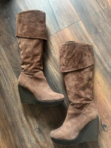 Hoge suede bruine laarzen met sleehak, my 41 beschikbaar voor biedingen
