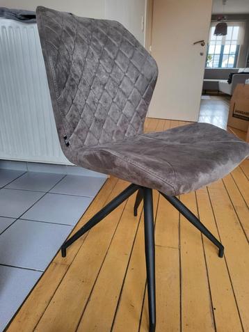 Dami ware house and living eetkamerstoelen beschikbaar voor biedingen