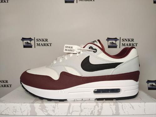 Air Max 1 Dark Team Red maat 40,5, Kleding | Heren, Schoenen, Nieuw, Sneakers of Gympen, Overige kleuren, Verzenden