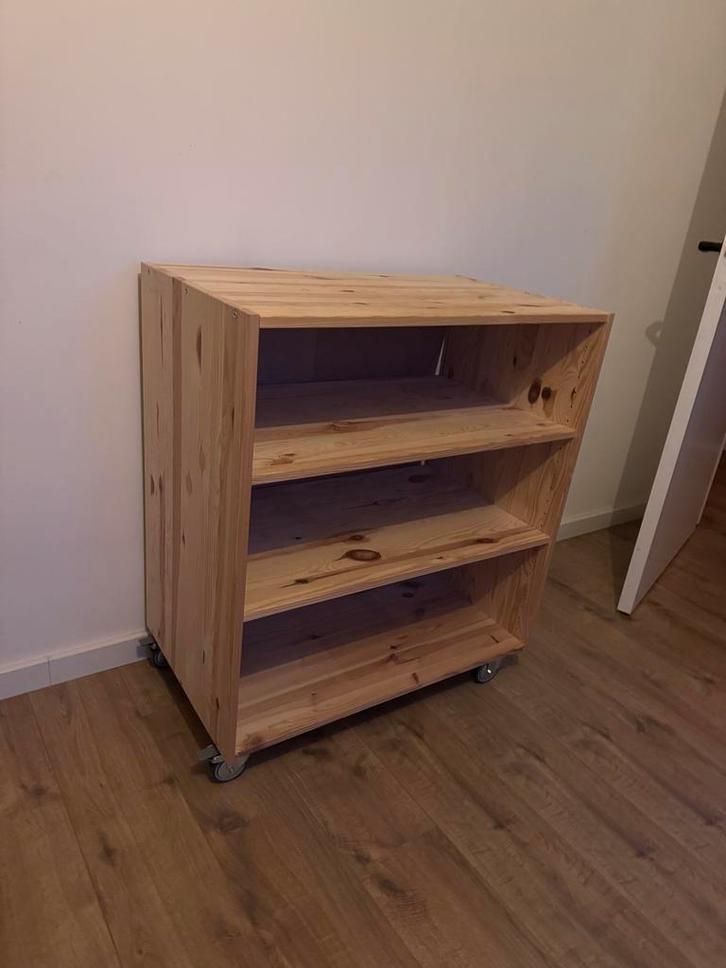 Open houten kast met planken, Huis en Inrichting, Kasten | Boekenkasten, Gebruikt, 50 tot 100 cm, Minder dan 100 cm, 25 tot 50 cm