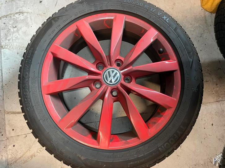 Winterbanden VW Golf 5, 6, 7, 8 Sportsvan 5x112 205 50 R17, Auto-onderdelen, Banden en Velgen, Banden en Velgen, Winterbanden