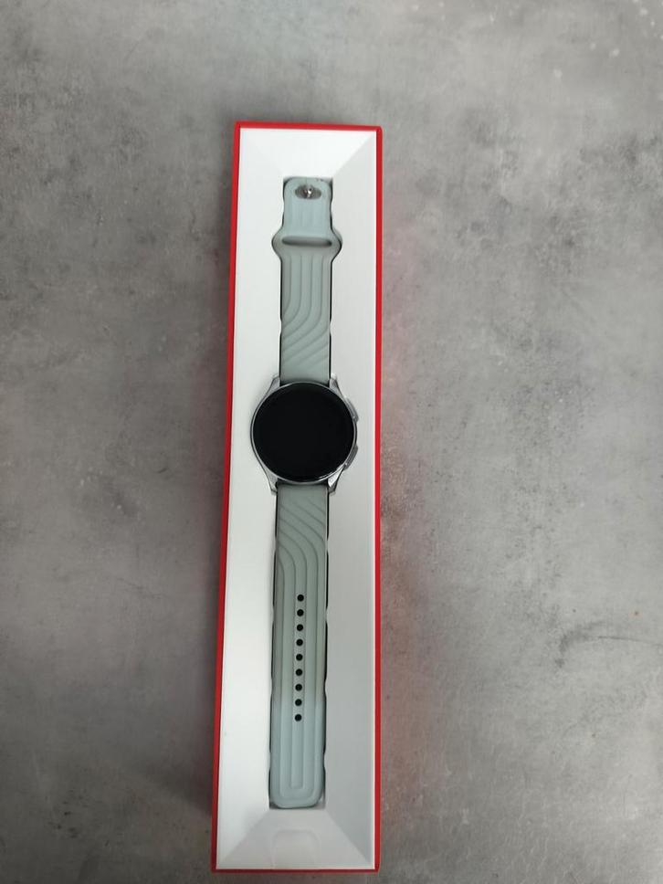 OnePlus Watch (Model: W301GB) – Weinig gebruikt + 4 extra ba, Sieraden, Tassen en Uiterlijk, Smartwatches, Zo goed als nieuw, Android