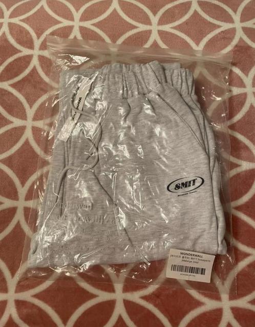 Nieuw Ateez X Wonderwall 8MIT Sweatpants grey, Verzamelen, Muziek, Artiesten en Beroemdheden, Nieuw, Cd of Plaat, Ophalen of Verzenden