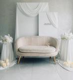 Henna/Bruiloft Backdrop met Bank - Verhuur, Ophalen, Zo goed als nieuw