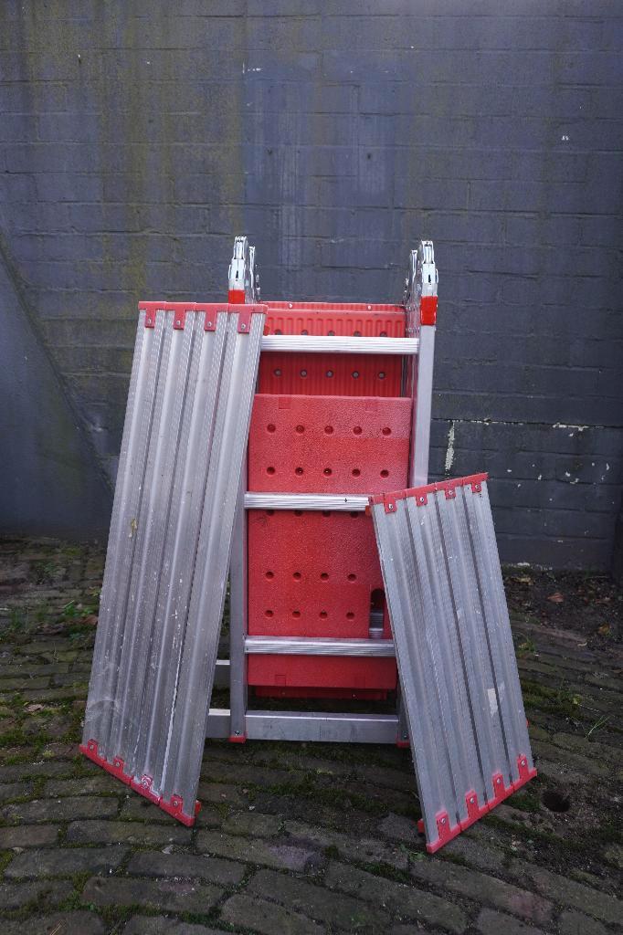 Altrex 4x3 multifunctionele vouwladder (incl. platform), Doe-het-zelf en Verbouw, Ladders en Trappen, Zo goed als nieuw, Ladder