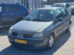 Renault Clio 1.4-16V Expression Automaat Airco, Stof, Gebruikt, 39 €/maand, Zilver of Grijs