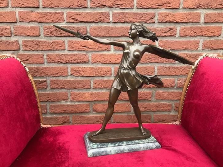 bronzen prachtbeeld, amazone met zwaard en schild, Antiek en Kunst, Kunst | Beelden en Houtsnijwerken, Ophalen of Verzenden