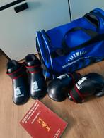 Taekwondo tas met boks handschoen en voet beschermers maat M, Taekwondo, Zo goed als nieuw, Ophalen