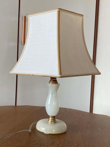 Schemerlamp H: 35,5 cm met wit marmeren voet beschikbaar voor biedingen