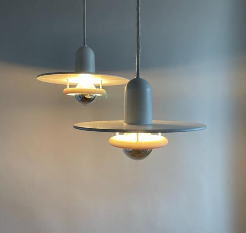 2x Fog & Mørup hanglamp Optima door Hans Due, Huis en Inrichting, Lampen | Hanglampen, Gebruikt, Minder dan 50 cm, Kunststof, Metaal
