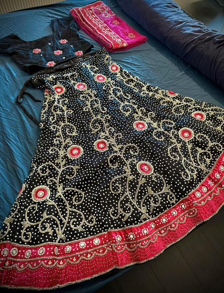 Elegante Roze-Zwarte Lehenga Maat 42 – Eén Keer Gedragen, Kleding | Dames, Gelegenheidskleding, Zo goed als nieuw, Overige typen
