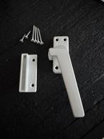 AXA raamsluiting rechts wit buitendraaiend, Ophalen of Verzenden, Zo goed als nieuw, Overige materialen, Klink of Kruk