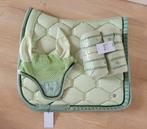 PS of Sweden ruffle seed green setje, Dieren en Toebehoren, Paarden en Pony's | Dekens en Dekjes, Ophalen of Verzenden, Nieuw