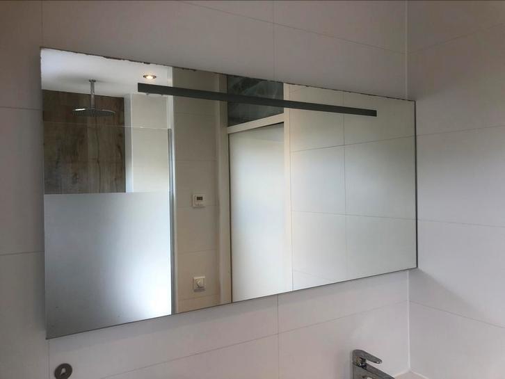 Badkamerspiegel met verlichting en verwarming, Huis en Inrichting, Badkamer | Badkamermeubels, Gebruikt, Spiegelkast, Minder dan 100 cm