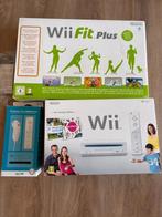 Nintendo Wii family edition + Wii Fit-Plus, 2 spelers, Ophalen of Verzenden, Zo goed als nieuw, Vanaf 3 jaar