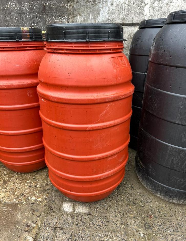 Tonnen € 7,50, Tuin en Terras, Regentonnen, Zo goed als nieuw, 150 liter of meer, Ophalen