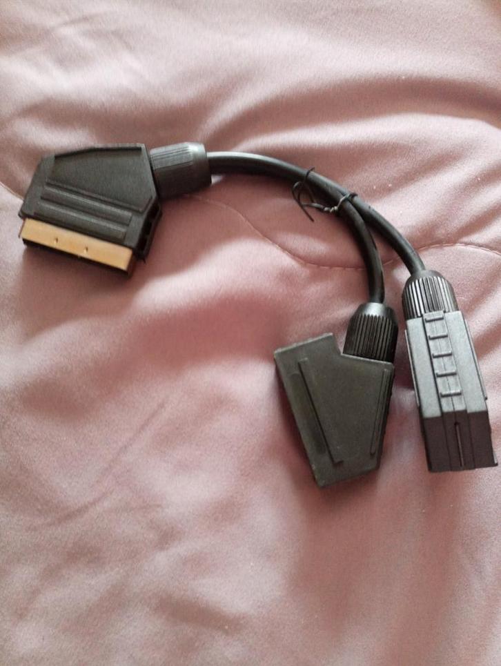 SCART Kabel spiltter, Audio, Tv en Foto, Audiokabels en Televisiekabels, Gebruikt, Scartkabel, Minder dan 2 meter, Ophalen of Verzenden
