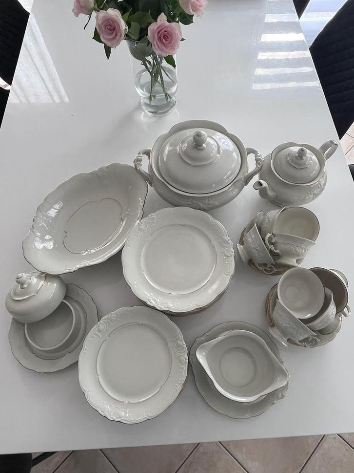 31-delig sevies wit/creme met goud, Antiek en Kunst, Antiek | Servies compleet, Ophalen