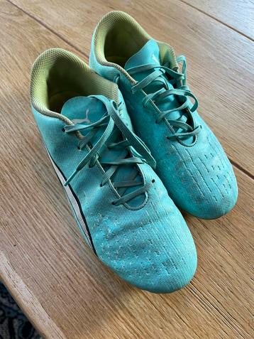Voetbalschoenen maat 38 beschikbaar voor biedingen