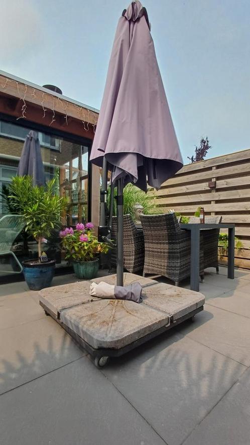 Mooie zweefparasol inclusief onderstel en hoes, Tuin en Terras, Parasols, Zo goed als nieuw, Zweefparasol, 2 tot 3 meter, Kantelbaar