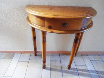 Halfronde sidetable met 1 lade beschikbaar voor biedingen
