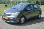 Toyota Yaris 1.3 VVT-i Now 5 deurs Airco Cruise, Auto's, Voorwielaandrijving, Euro 5, Stof, Gebruikt