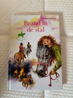 Lisa en Summer - deel 2, brand in de stal, Boeken, Ophalen of Verzenden, Gelezen, Suzanne Knegt