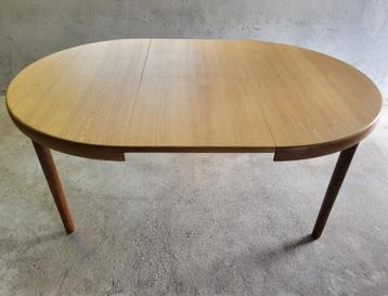 Vintage Deense uitschuifbare ronde eettafel in eikenhout beschikbaar voor biedingen