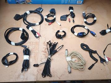 heel veel Audio en video kabels incl. NOKIA opladers. beschikbaar voor biedingen