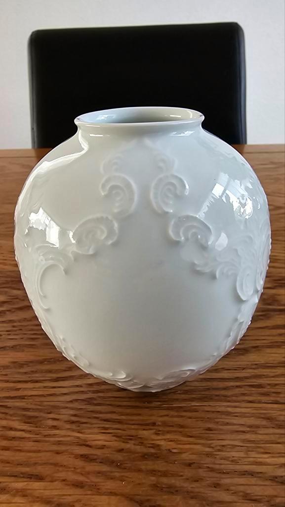 KPM Bavaria Vaasje Rocaille Jaren '60/'70, Huis en Inrichting, Woonaccessoires | Vazen, Nieuw, Wit, Minder dan 50 cm, Aardewerk of Porselein