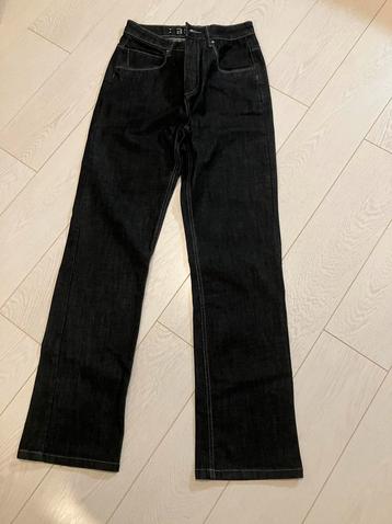 Nieuwe jeans beschikbaar voor biedingen