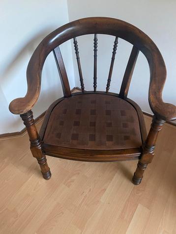 Eikenhouten stoel beschikbaar voor biedingen