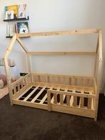 Peuterbed huisje 140x70cm hout, Ophalen, Zo goed als nieuw